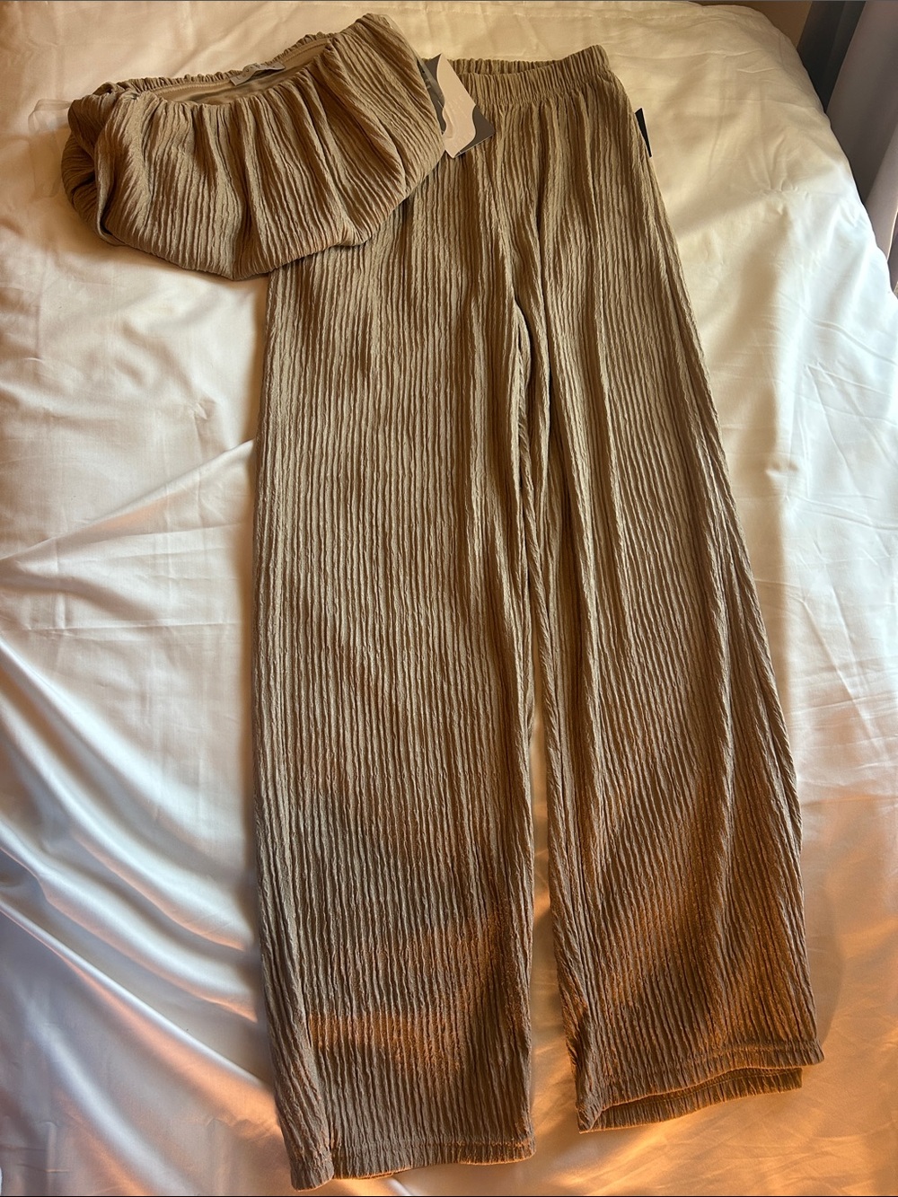 2 piece Wide-Leg Crinkle Pants in Taupe